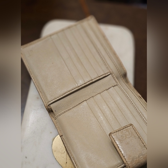 Authentic Gucci wallet with bow - Picture 13 of 13
